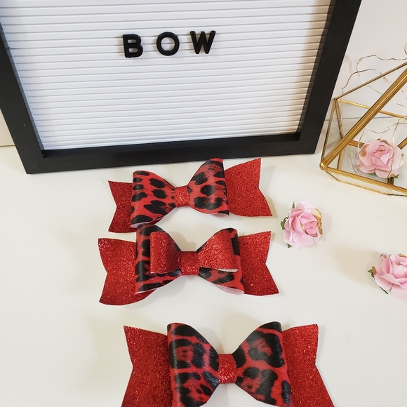 Faux leather cheetah 🐆 bow 🎀 - Picture 1 of 3